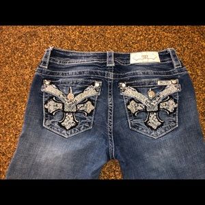 Size 28 Miss Me jeans!!
